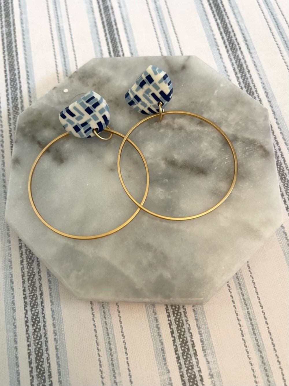 Stitch Fix Blue & White Gold Tone Hoop Pierced Earrings - Picture 9 of 10